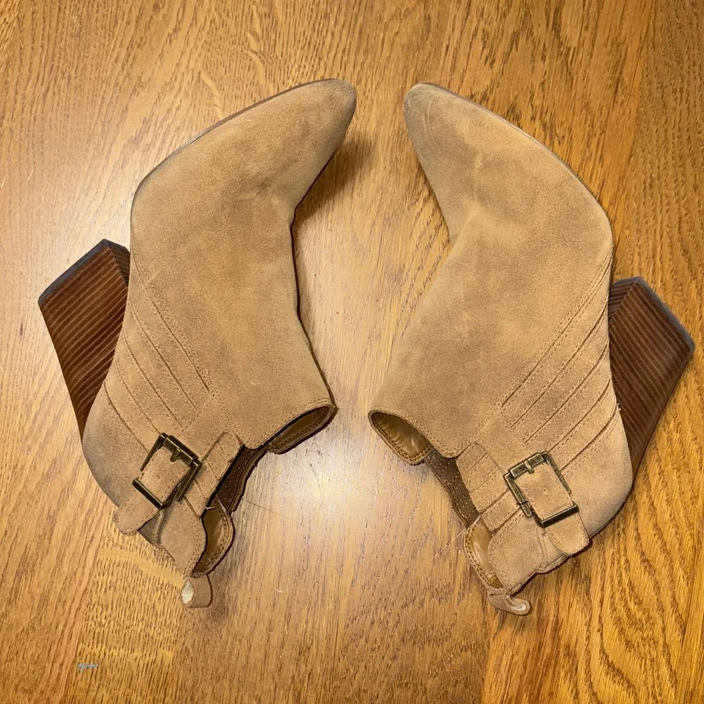 GUESS size 8.5 Tan Ankle Boots for Women